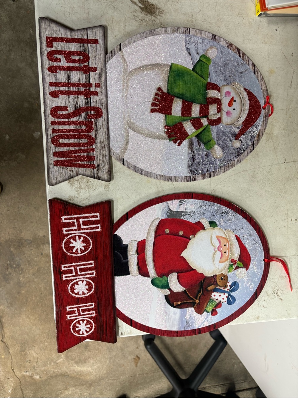 Festive 'Let It Snow' & 'Ho Ho Ho' Holiday Wall Plaques - Red, Green, White